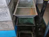 Lot grote metalen stapelbakken - afbeelding 2 van  4