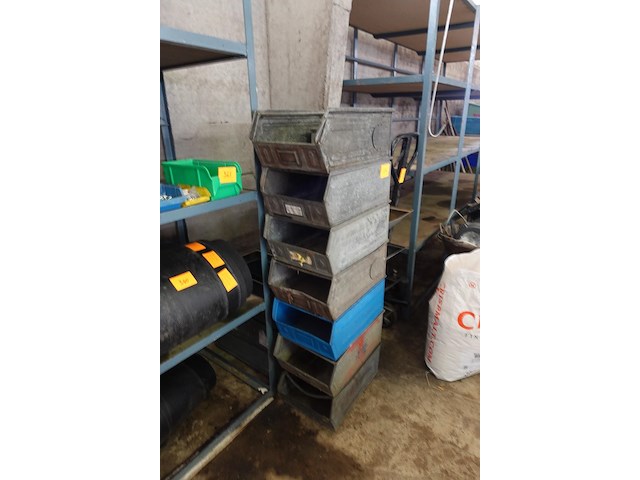 Lot grote metalen stapelbakken - afbeelding 4 van  4