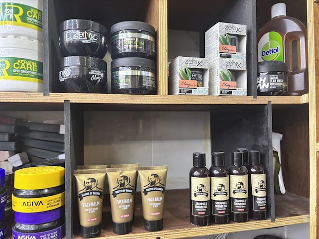 Lot haarproducten - afbeelding 15 van  17