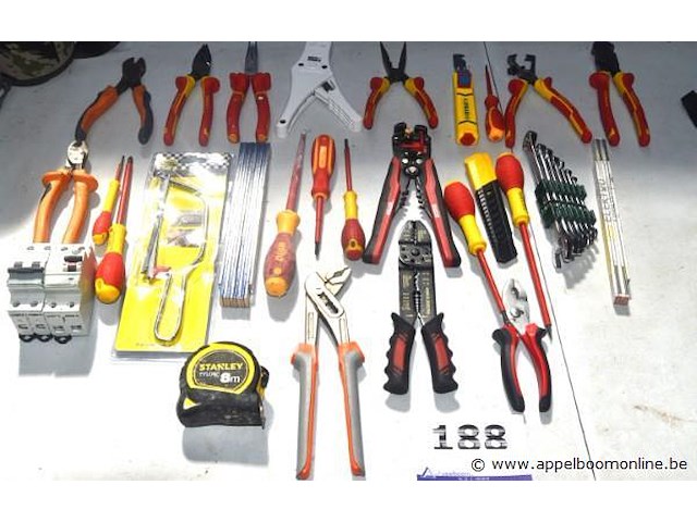 Lot handgereedschap wo tangen, schroevendraaiers - afbeelding 1 van  3