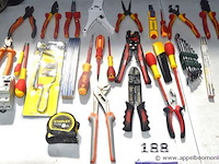 Lot handgereedschap wo tangen, schroevendraaiers - afbeelding 1 van  3