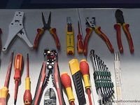 Lot handgereedschap wo tangen, schroevendraaiers - afbeelding 2 van  3