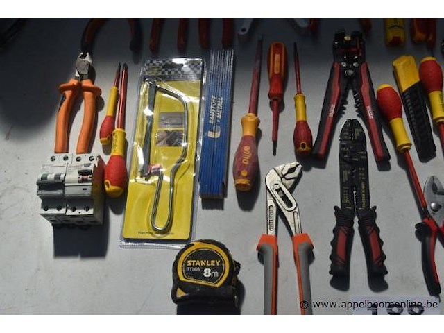 Lot handgereedschap wo tangen, schroevendraaiers - afbeelding 3 van  3