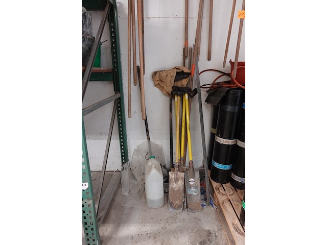 Lot handgereedschappen - afbeelding 1 van  10