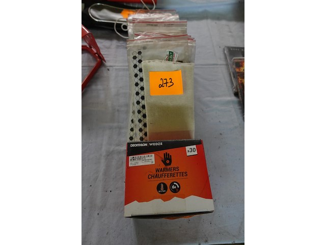 Lot handwarmers en kniebanden(s) - afbeelding 1 van  3