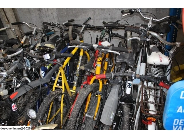 Lot herenfietsen en mountainfbikes - afbeelding 6 van  7