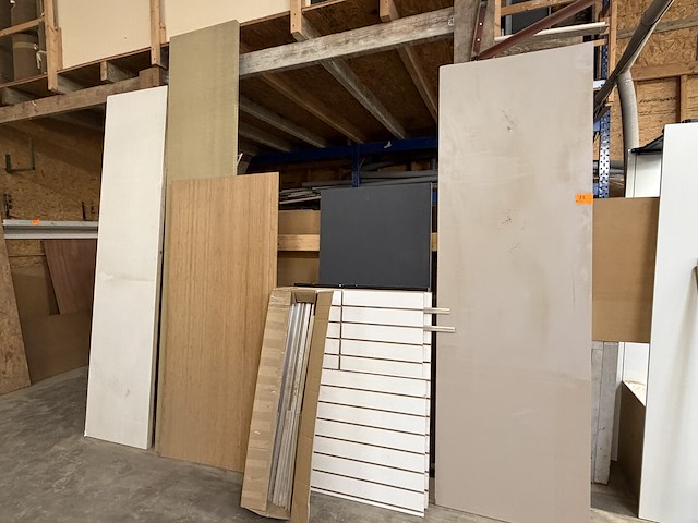 Lot hout - afbeelding 1 van  7