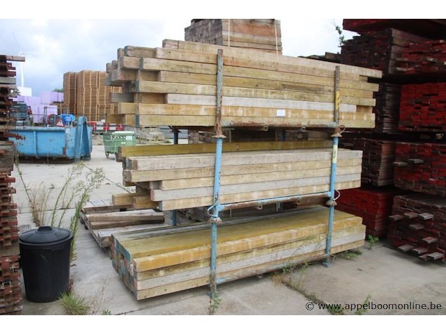 Lot houten balken - afbeelding 1 van  1
