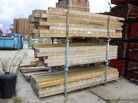 Lot houten balken - afbeelding 1 van  1