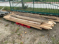 Lot houten palen en planken bouwhout - afbeelding 5 van  5