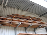 Lot houten planken en balken - afbeelding 1 van  1
