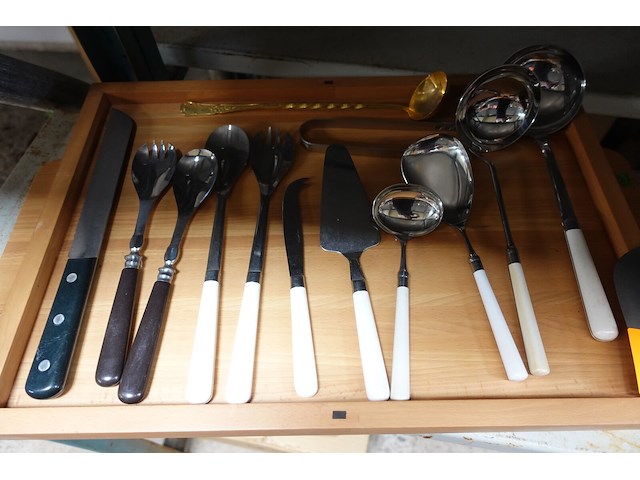Lot huishoudgerief en houten plank - afbeelding 2 van  3