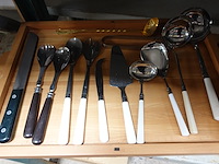 Lot huishoudgerief en houten plank - afbeelding 2 van  3