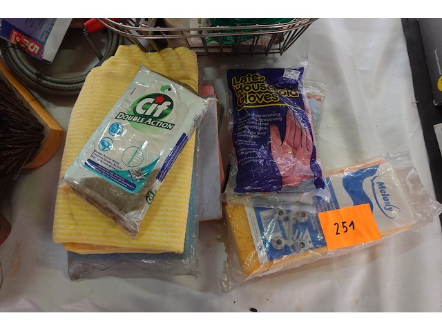 Lot huishoudgerief - afbeelding 2 van  5