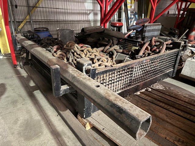 Lot ijzeren takels - afbeelding 1 van  7