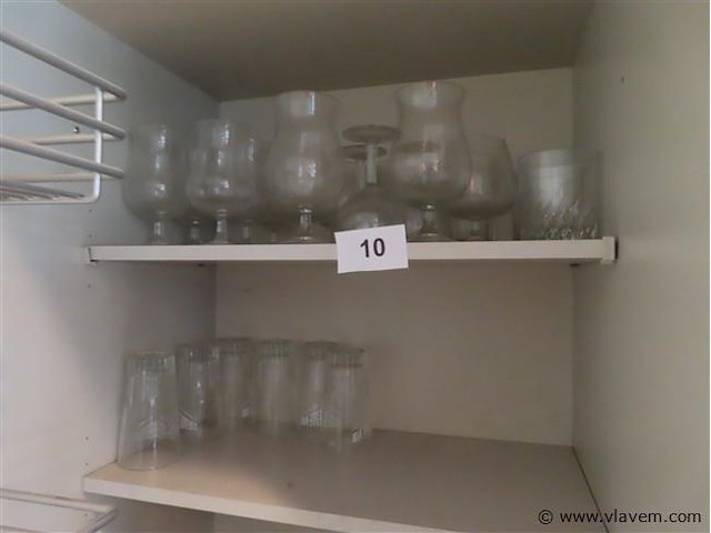 Lot in de keuken volgens foto's - afbeelding 1 van  9
