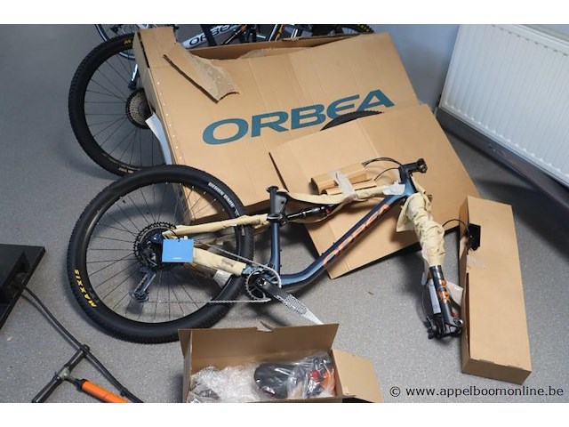 Lot incomplete fietsen voor onderdelen - afbeelding 2 van  5
