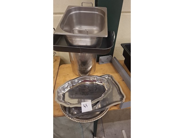 Lot inox schalen en diversen - afbeelding 1 van  1