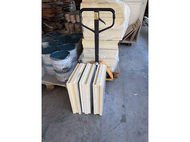 Lot isolatie - afbeelding 2 van  2