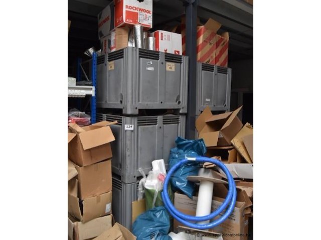 Lot isolatiematerialen, wo. rockwool 800 alu, paroc, in 6 grote pvc bakken - afbeelding 1 van  4