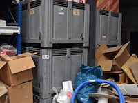 Lot isolatiematerialen, wo. rockwool 800 alu, paroc, in 6 grote pvc bakken - afbeelding 1 van  4