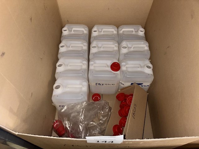 Lot jerrycans & stoppen - afbeelding 1 van  1