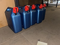 Lot jerrycans - afbeelding 1 van  1