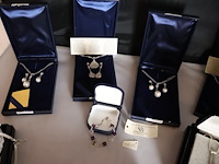 Lot juwelen in doos - afbeelding 5 van  10