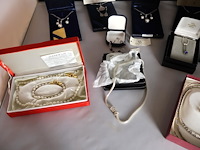 Lot juwelen in doos - afbeelding 6 van  10