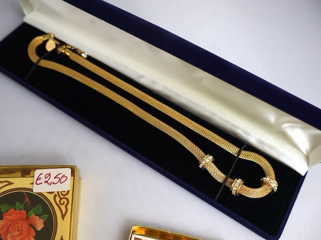 Lot juwelen in doos - afbeelding 8 van  10