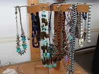 Lot juwelen - afbeelding 1 van  6