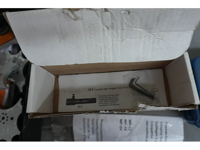 Lot kabelstrip- en krimpgereedschap in koffer - afbeelding 4 van  12