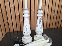 Lot kandelaars en kaarsen - afbeelding 3 van  4