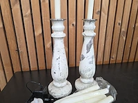 Lot kandelaars en kaarsen - afbeelding 3 van  4