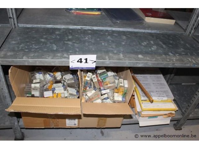 Lot kantoorartikelen wo. magneten - afbeelding 1 van  2