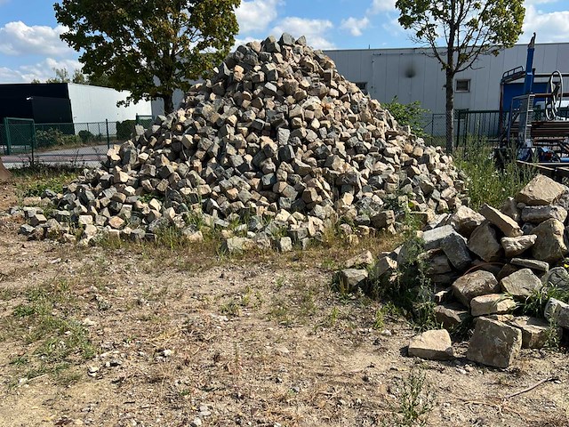 Lot kasseien stenen & bakstenen - afbeelding 1 van  13