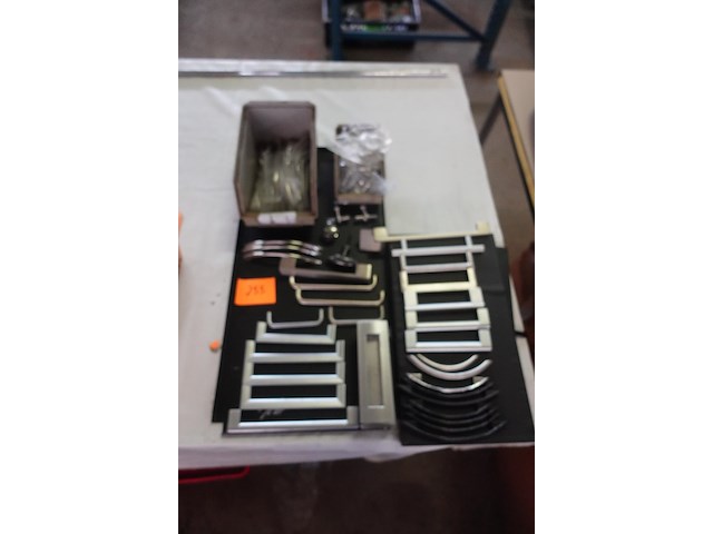 Lot kastgrepen - afbeelding 1 van  6