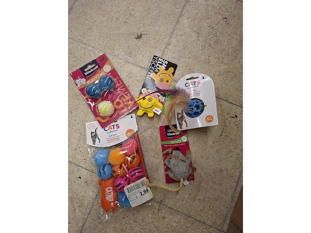 Lot kattenspeelgoed (+- 75 st) - afbeelding 2 van  2