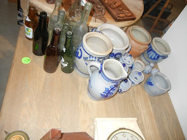 Lot keramiek + oude flesjes - afbeelding 1 van  2