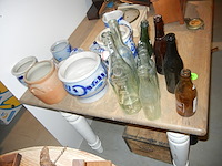 Lot keramiek + oude flesjes - afbeelding 2 van  2