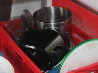 Lot keukenapparatuur en accessoires, waaronder blenders, foodprocessors en diverse toebehoren, werking niet gekend - afbeelding 3 van  3