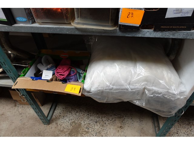 Lot kinderhandschoenen en hoofdkussen - afbeelding 1 van  4