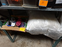 Lot kinderhandschoenen en hoofdkussen - afbeelding 1 van  4