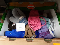 Lot kinderhandschoenen en hoofdkussen - afbeelding 2 van  4