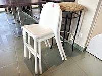 Lot kinderstoelen en barkruk