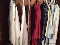 Lot kledij in kast - afbeelding 1 van  4