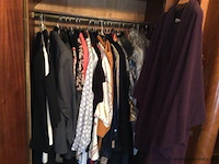 Lot kledij in kast - afbeelding 3 van  4