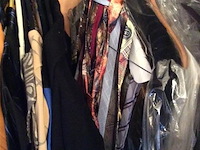 Lot kledij in kast - afbeelding 4 van  4