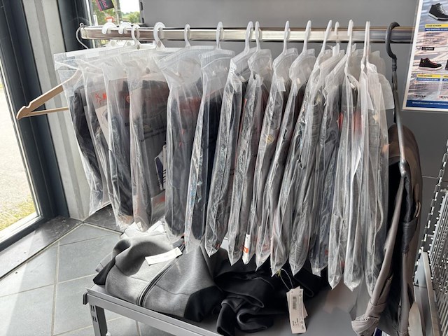 Lot kleding incl rek - afbeelding 4 van  6