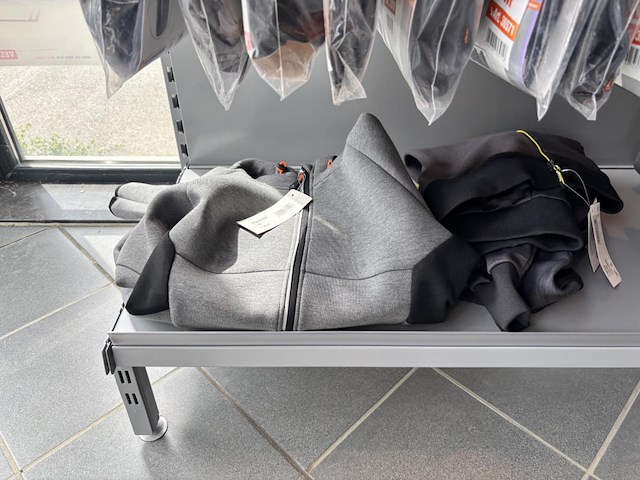 Lot kleding incl rek - afbeelding 5 van  6
